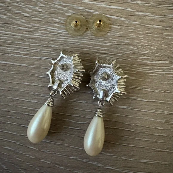 Vintage Christian Dior costume jewelry earrings - Picture 4 of 6